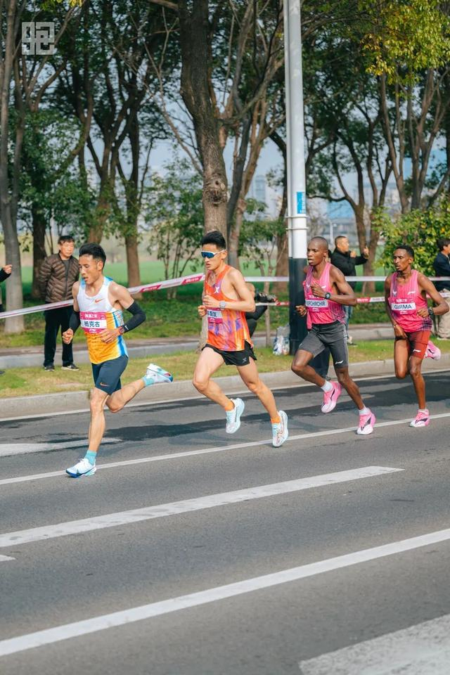 bob官网-这个春天 男子马拉松版图如何重构？|重庆国际马拉松|无锡|贵州|运动员|成绩_新浪体育_新浪新闻