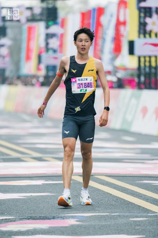 bob官网-这个春天 男子马拉松版图如何重构？|重庆国际马拉松|无锡|贵州|运动员|成绩_新浪体育_新浪新闻